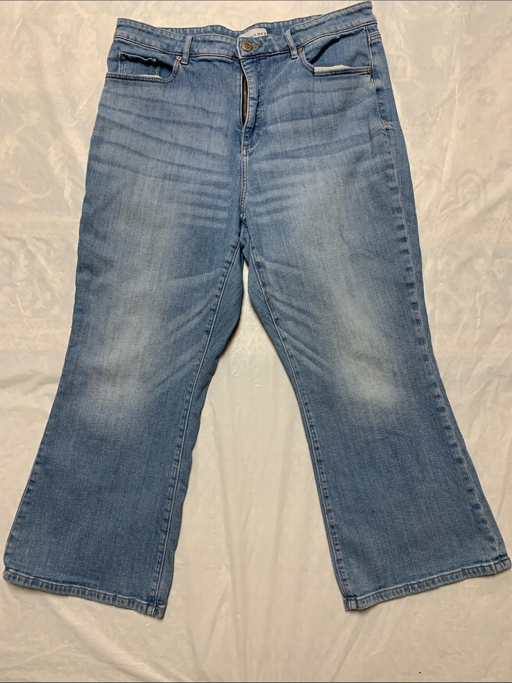 Loft Curvy High Waist Kick Crop Jeans Light  Wash Size 33/16